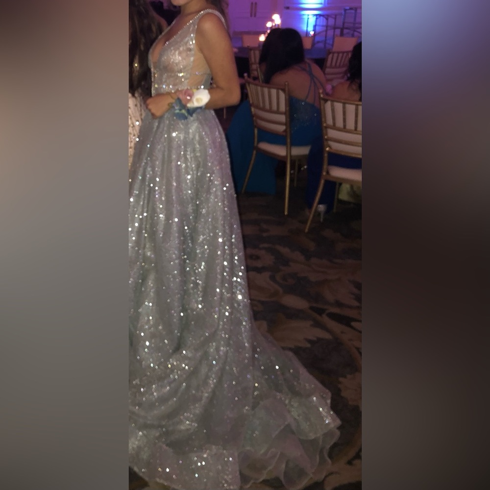 A beautiful elegant prom, party dress! All silver, it’s stunning and unique